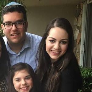 Meet your Posher, Tzvi